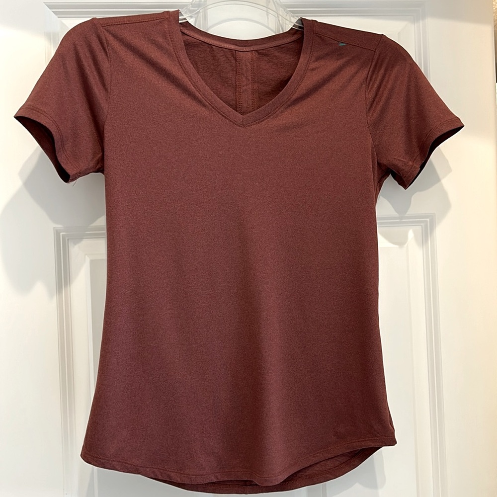 REEBOK Women’s fitted workout top